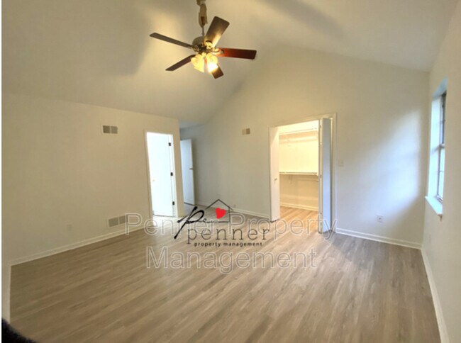 Building Photo - 3826 SW Harbor Dr