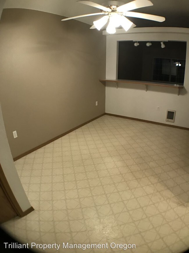 Building Photo - 5245-5247 Springcrest Dr S