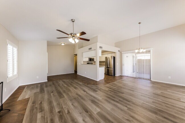 Foto del edificio - 8842 W Grovers Ave