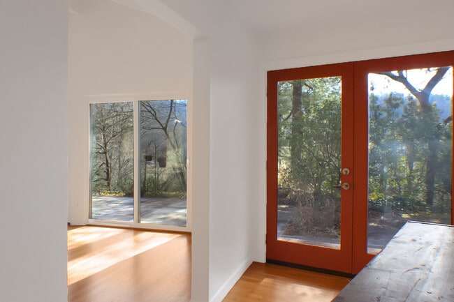 Foto del edificio - 21 Woodbury Rd