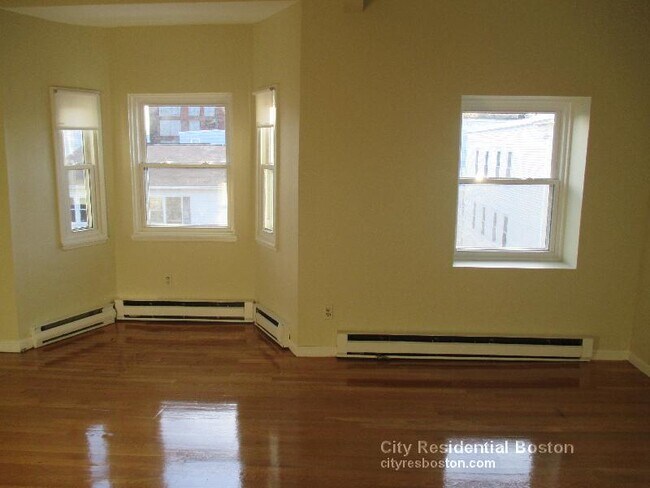 Building Photo - 268 W 3rd St