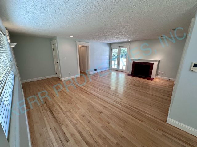 Foto del edificio - Charming 3-Bedroom Oasis in Milwaukie - Spacious 1230 Sq Ft Retreat!
