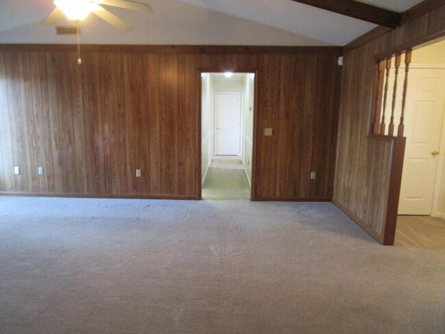 Building Photo - 40 Travis Ct