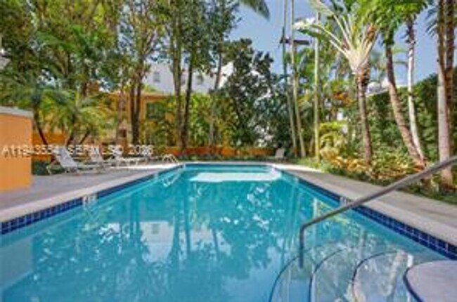 Foto del edificio - 1 Alhambra Cir