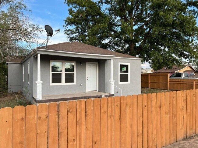 Building Photo - 3 br, 1 bath House - 311 S Kansas Avenue (...