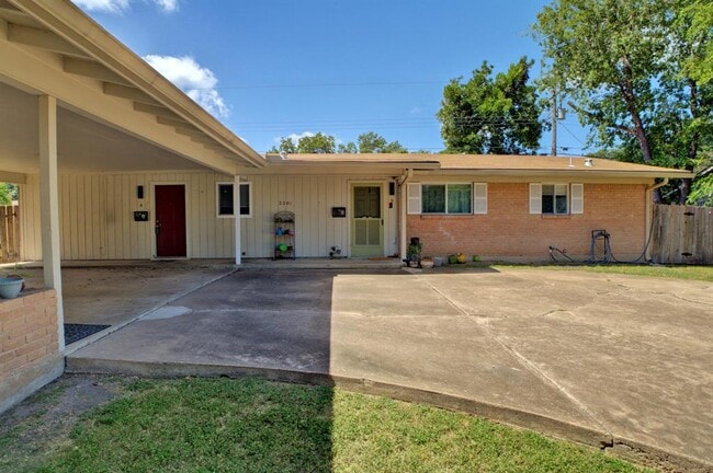 Building Photo - 2201 Lanier Dr