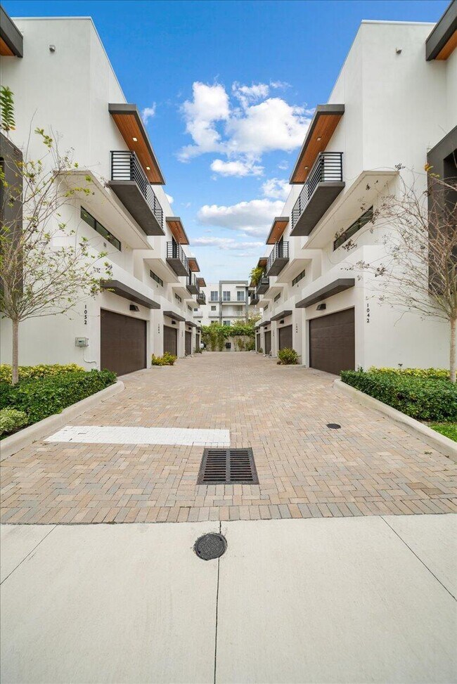 Foto del edificio - 1052 N Victoria Park Rd