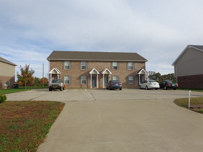 789 Cherrybark Ln Unit 2, Clarksville, TN 37040 Room for Rent in