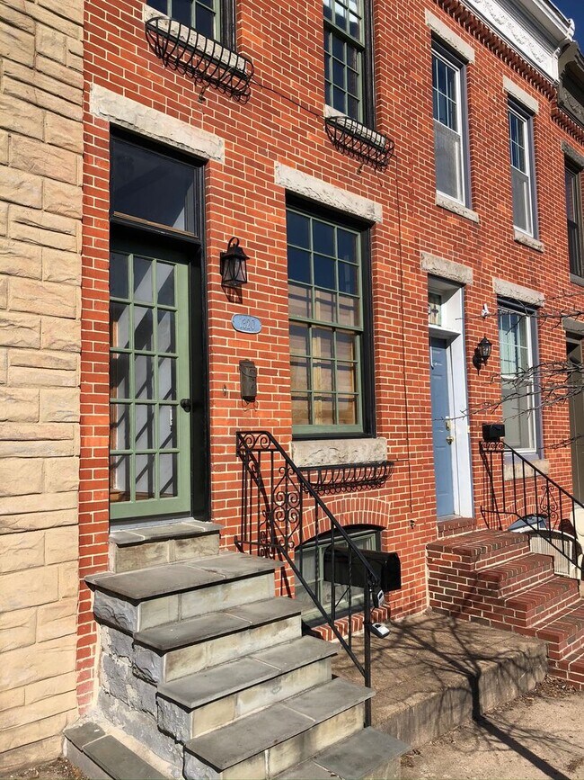 Building Photo - Charming 2 Bedroom/2 Bath Townhome - Histo...