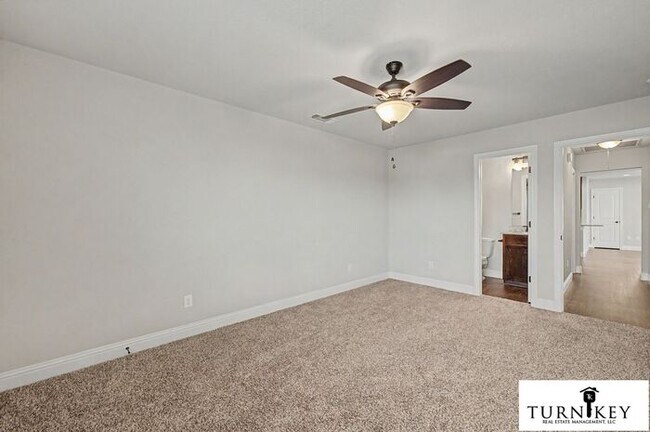 Foto del edificio - Modern Country Living in Weatherford — 3BR/2BA Duplex with Lawn Care & No Water Bill Included