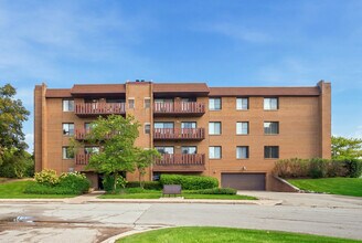 Building Photo - 1655 Lake Cook Rd