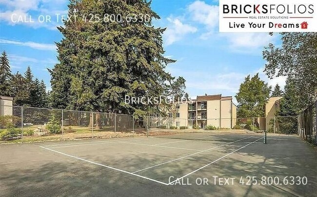 Building Photo - Prime Bellevue Condo, conveniently located...