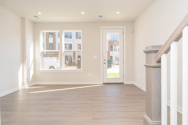 Building Photo - Newly Built 3 Bed 3 full Bath 2 half Bath ...