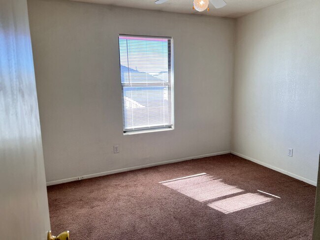 Building Photo - 1102 Leslie Cir