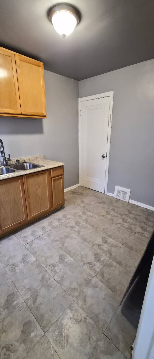 Foto del edificio - 14234 Curtis St