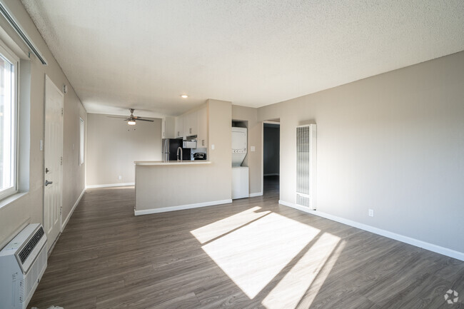 2BR, 1BA - 870SF - Lotus Apartments / L87