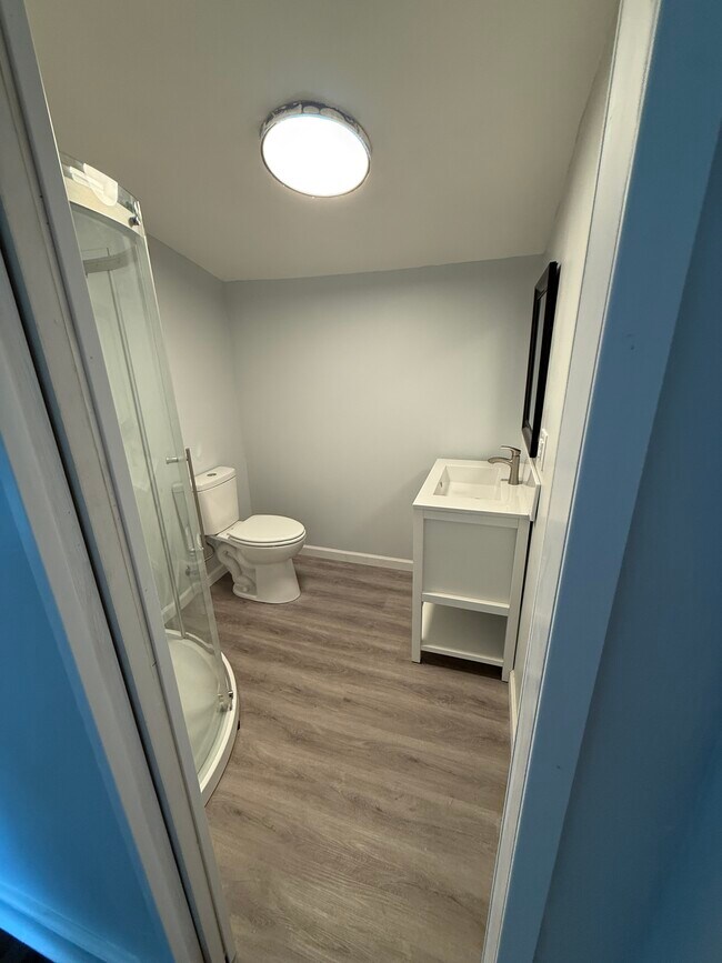 Baño principal en suite - 345 Richland Ave