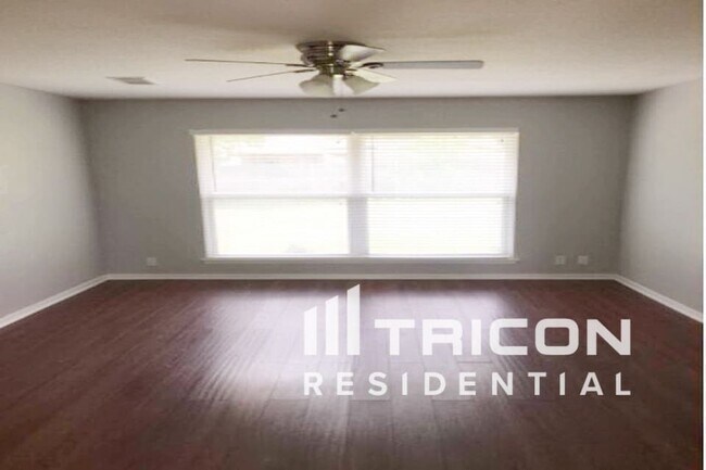 Foto del edificio - 9415 Stones River Dr