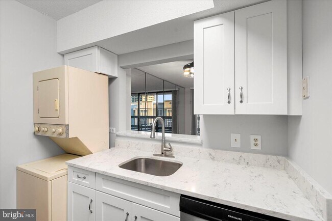 Foto del edificio - 5505 Seminary Rd