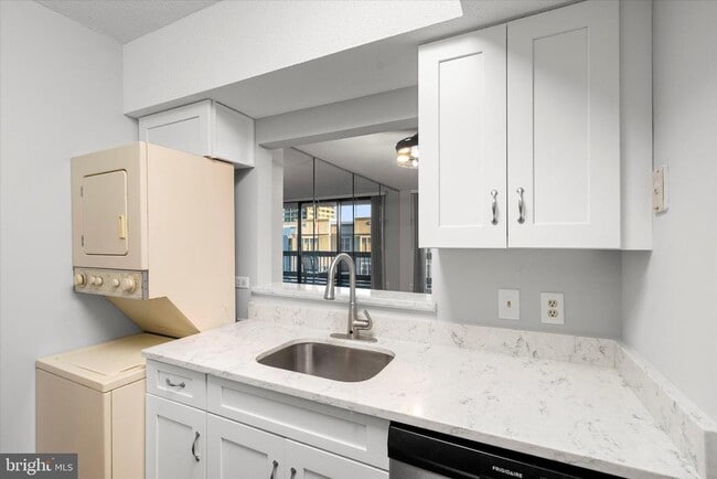 Building Photo - 5505 Seminary Rd