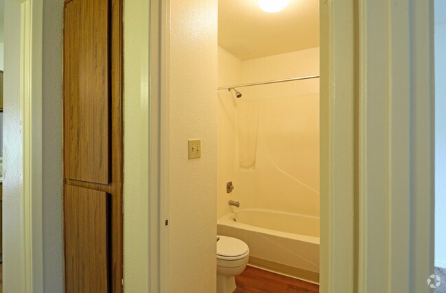 Interior Photo - Lincoln Place