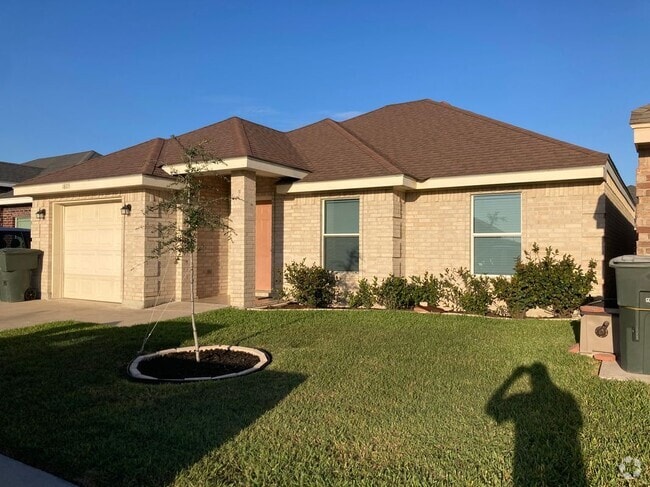 Building Photo - 1805 Treasure Oaks Dr