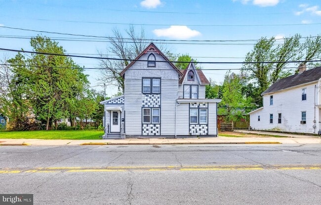 Foto del edificio - 214 W Division St