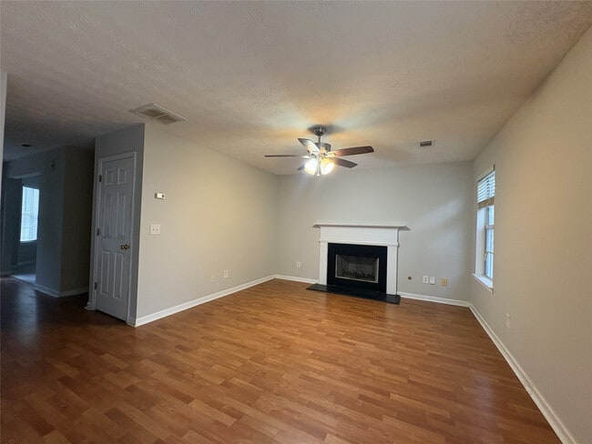 Building Photo - 1863 Skylar Leigh Dr