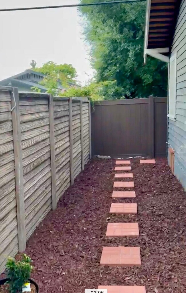 Foto del edificio - 159 N Canyon Blvd