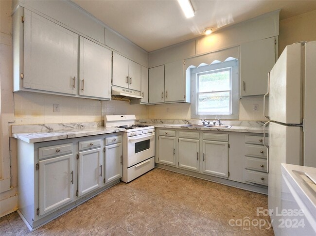 Building Photo - 49 Cline Ave SW