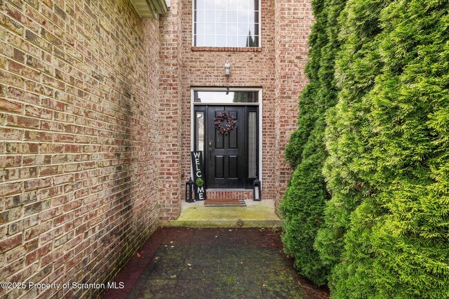 Foto del edificio - 32 Pine Tree Dr