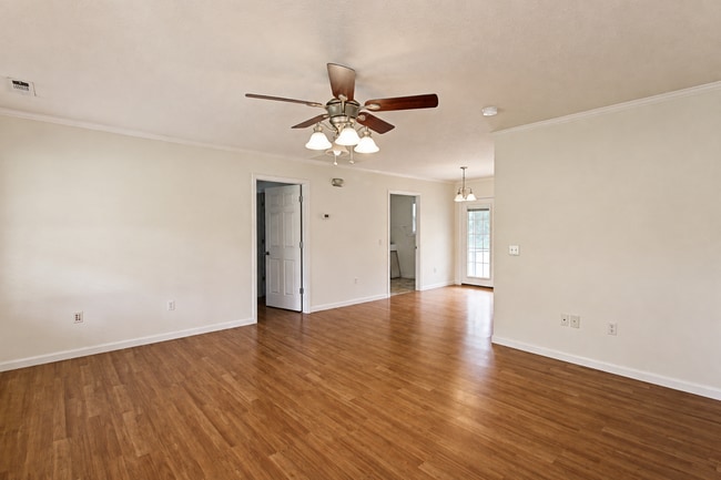 Building Photo - 700 Purvin Lollar Rd