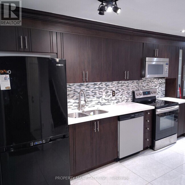 Photo du bâtiment - 246 Simmons Blvd