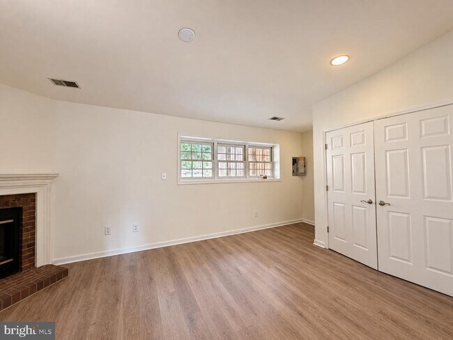 Foto del edificio - 6634 Frost Lake Ln