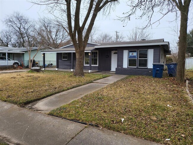 Building Photo - 2640 Blyth Dr