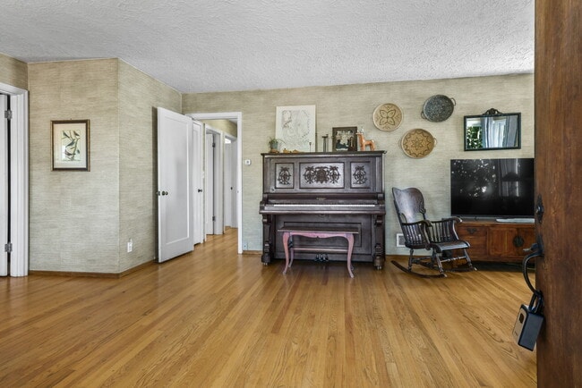 Building Photo - 4416 NE Prescott St