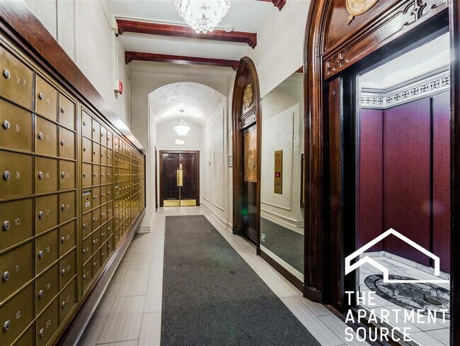 Foto del edificio - 401 W Fullerton Ave