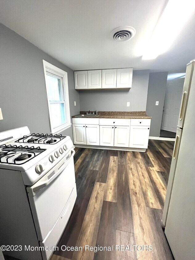 Building Photo - 1308 Springwood Ave