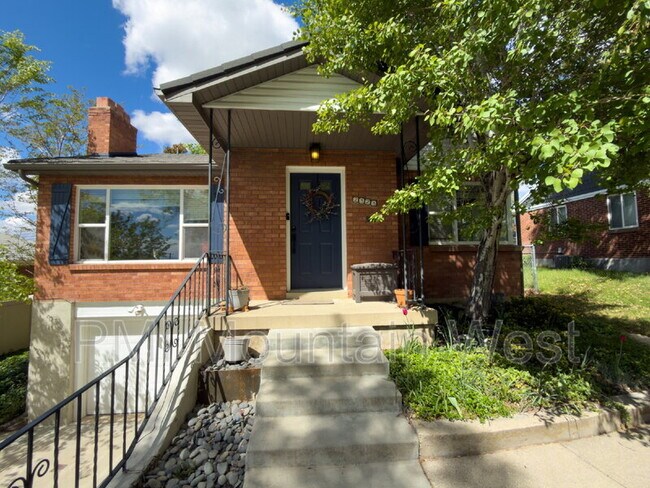 Foto del edificio - 2323 Bryan Ave