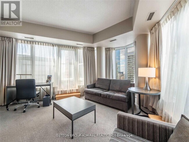 Photo du bâtiment - 1 King St W