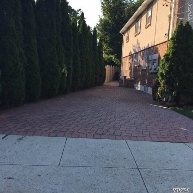 Foto del edificio - 245-47 60th Ave