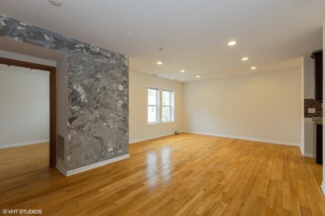 Foto del edificio - 2 bedroom in Chicago IL 60659