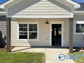 Building Photo - 115 Foster Wy Dr