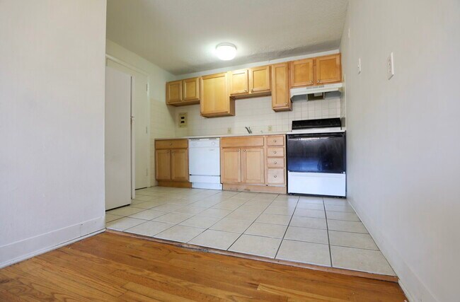 Building Photo - 239 Kelton St