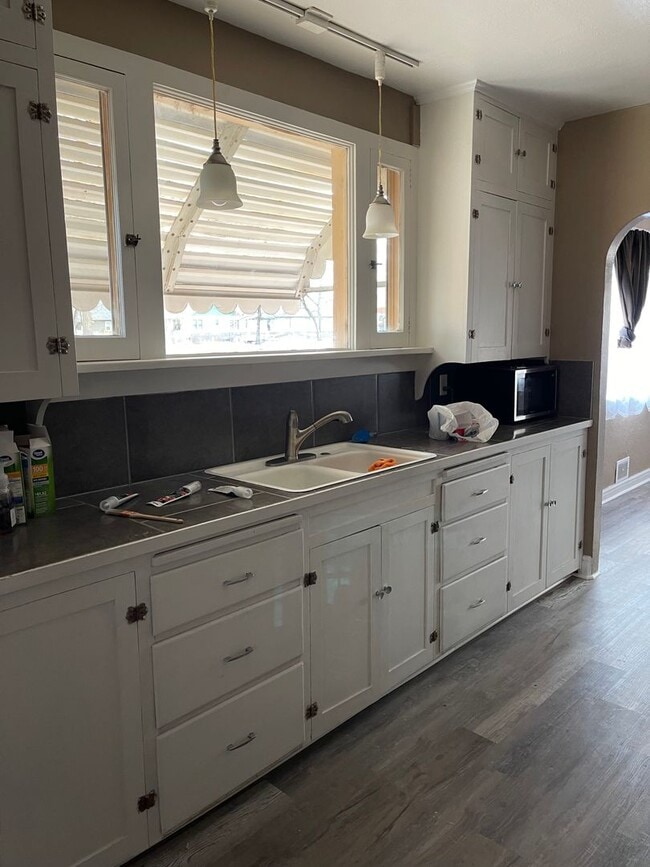 Building Photo - 3 Bedroom 1 bath home
