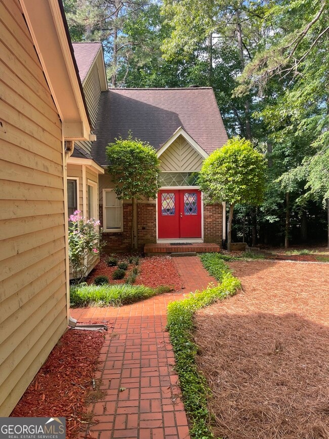 Building Photo - 5035 Highland Hills Pkwy