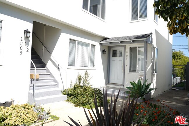 Foto del edificio - 1208 S Cochran Ave