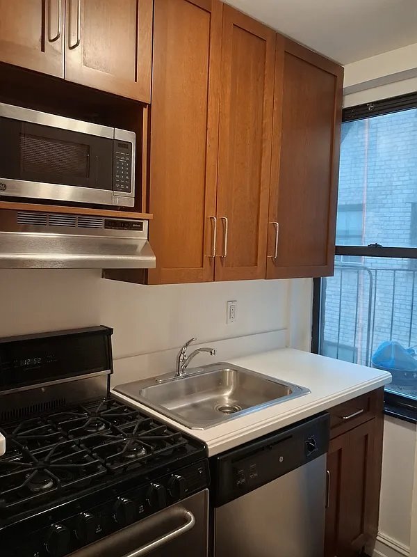 Building Photo - 235 E 46th St