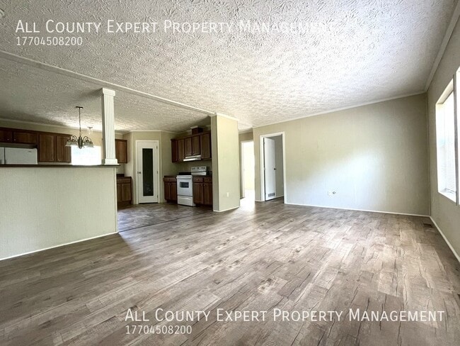 Building Photo - 3 bedroom home close to downtown Ball Ground