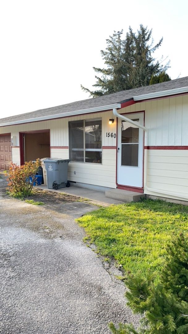 Foto del edificio - (766) Waverly Drive 2 Bdrm / 1 Bthrm